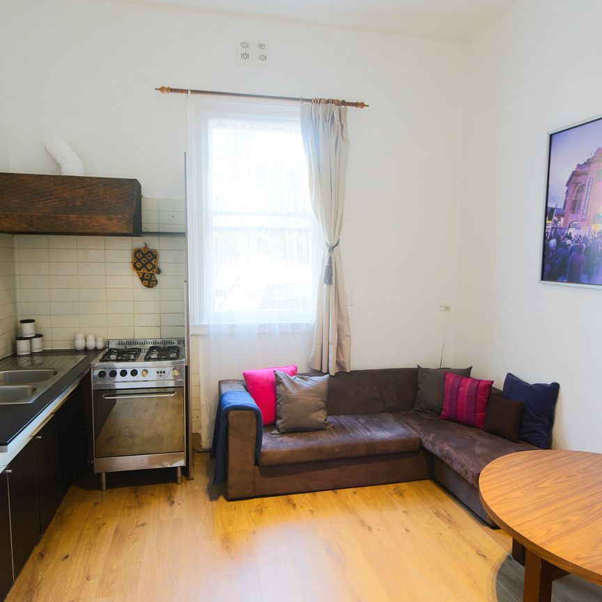 STUNNING THREE BEDROOM APARTMENT - Photo 1