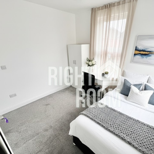 Room 4, Grosvenor Road, Forest Gate, London E7 - Photo 2