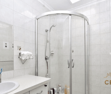 CONVENIENTLY LOCATED 3 BEDROOM HOUSE - Photo 4