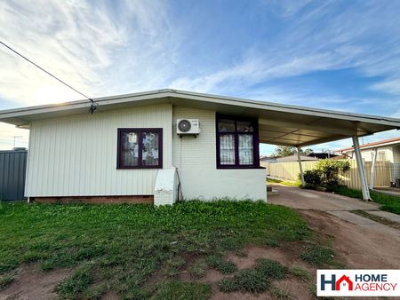 CONVENIENTLY LOCATED 3 BEDROOM HOME - Photo 2