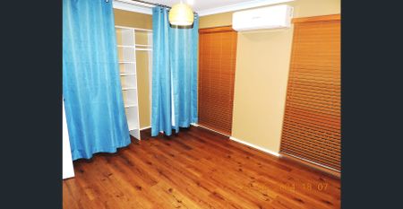 *** BIG LIVING AREA + NEAR SCHOOL, BUS, SHOPS *** - Photo 4