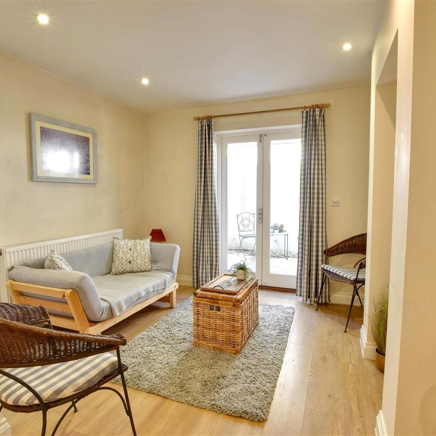 2 Bed House - Terraced - Photo 1