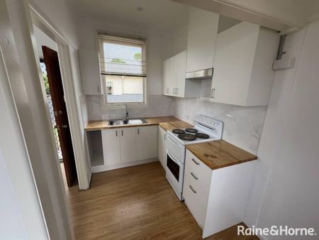 Convenient & Comfortable Living in Bomaderry - Photo 3