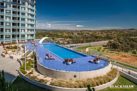 One bedroom + large study Infinity Towers apartment - Photo 5