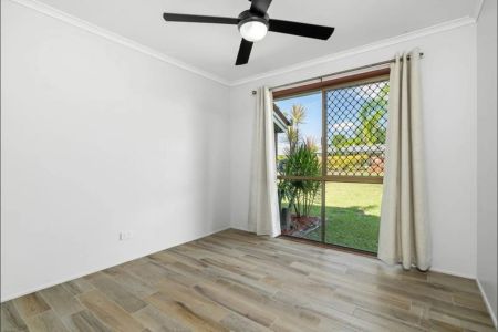 Family Home on a Spacious 700m2 block - Photo 3