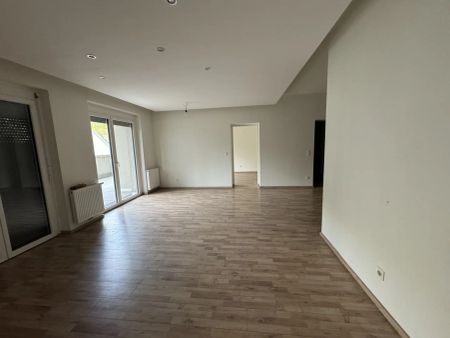 Unbefristete 3-Zimmer-Wohnung mit großer Freifläche! - Foto 4