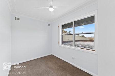 Spacious 4 Bedroom Home with Valley Views & Exceptional Garaging - Photo 4