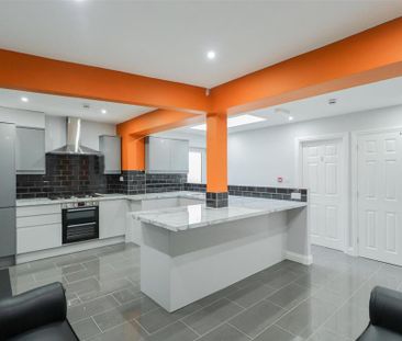 6 bedroom terraced house to rent - Photo 2