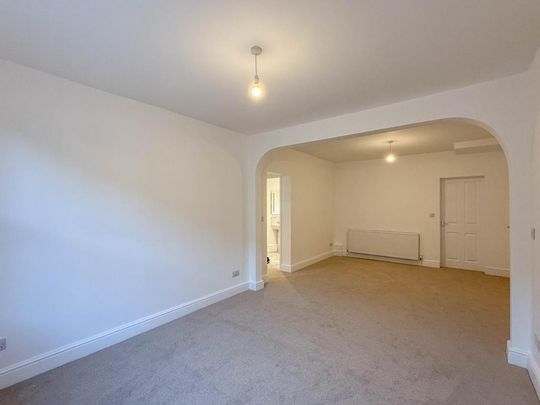 5 bedroom end of terrace house to rent - Photo 1
