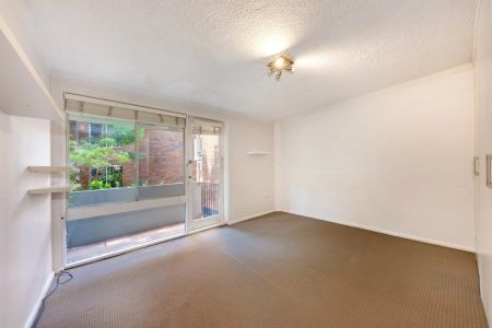 Unique Townhouse Style Split Level Apartment - Photo 3