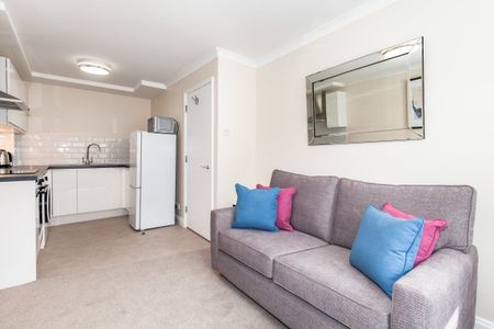 St Thomas St, Oxford - Photo 3