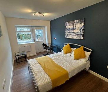 1 bedroom in a house share to rent - Photo 2