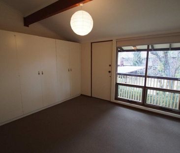 Spacious 2 bedroom townhouse in private garden setting - Photo 6