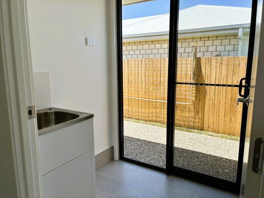 3 Flame Tree Road, Cotswold Hills QLD 4350 - House For Rent | Domain - Photo 1