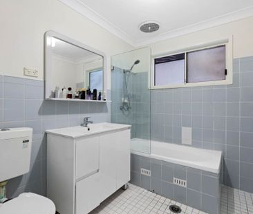 Private Rear Renovated Two Bedroom Home - Photo 5