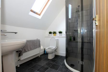 3 bedroom semi-detached house to rent - Photo 4
