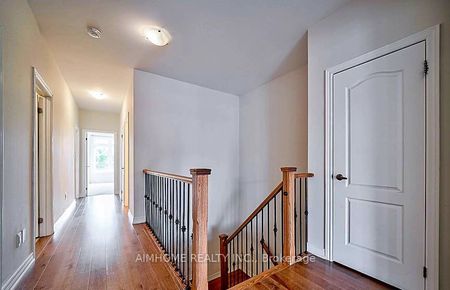 Townhouse For Lease | N8133974 - Photo 2