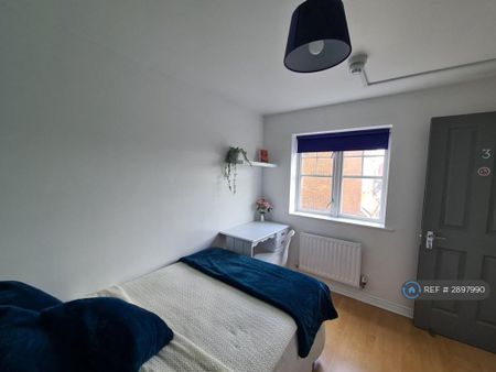 1 bedroom in a house share to rent - Photo 4