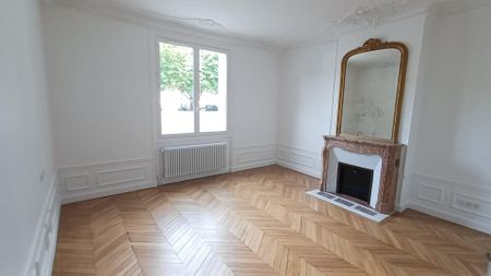 location Appartement T5 DE 143.16m² À PARIS 06 - Photo 2