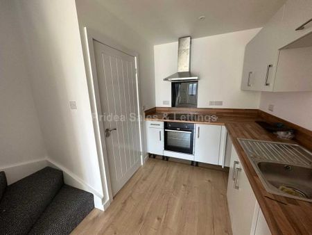 2 bedroom terraced house to rent - Photo 4