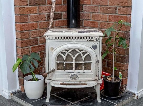 Fabulous and spacious 3-bed on Fitzherbert - Photo 1