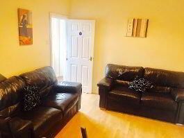 Room 3 En-Suite, 44 Rathcoole Street, Lisburn Road, Belfast, BT9 7GA - Photo 1