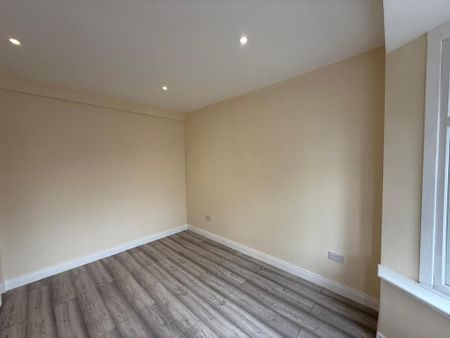 4 bedroom terraced house to rent - Photo 2