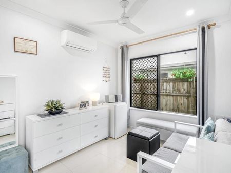 SPACE, STYLE AND PRIVACY - GORGEOUS FAMILY HOME! - Photo 4