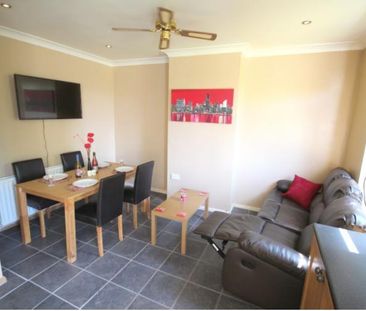 4 bedroom semi-detached house to rent - Photo 1