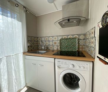 Location Appartement 2 pièces 25m² LE LAVANDOU 83980 - Photo 5