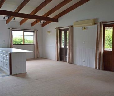 Warm and Cosy Home - Photo 1