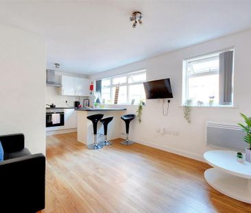 1 bedroom in a flat share to rent - Photo 1