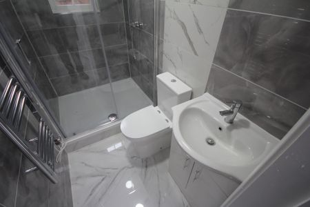 Uxbridge Road, Uxbridge, UB10 - Photo 4