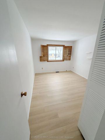 711 Algoma Avenue #Main level - Photo 4