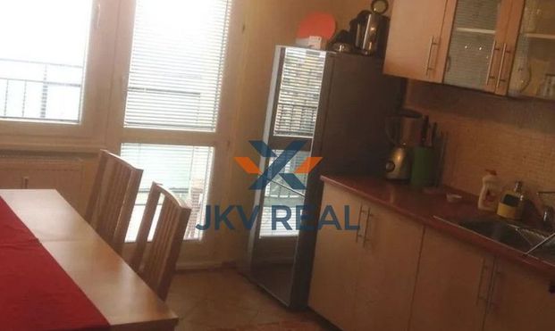 Prenájom 3-izbového bytu na Murániho ulici – 84 m², po rekonštrukcii - Fotografia 1