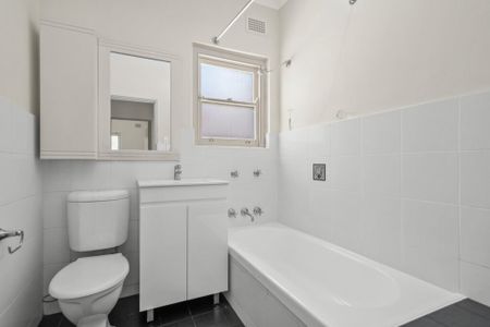 Cozy and Convenient Two Bedroom Unit - Photo 5