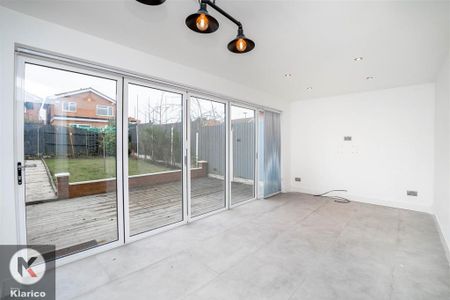4 bedroom detached house to rent - Photo 2