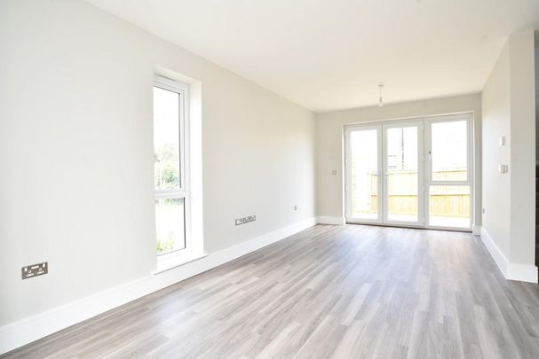 3 bedroom semi-detached house to rent - Photo 1