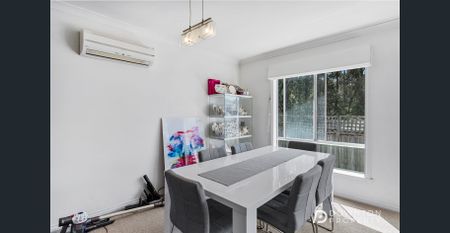 Modern Sun-Filled Villa with Private Deck and Quality Finishes in Quiet Claremont Location - Photo 4