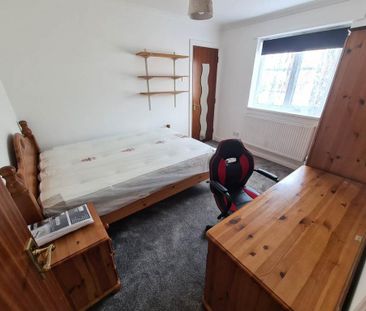 6 bedroom detached house to rent - Photo 4