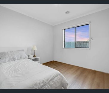 Versatile Single-Storey Home with Spacious Bedrooms and Modern Eleg... - Photo 5