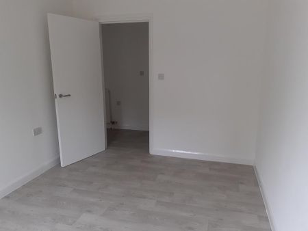1 bedroom ground floor flat to rent - Photo 2