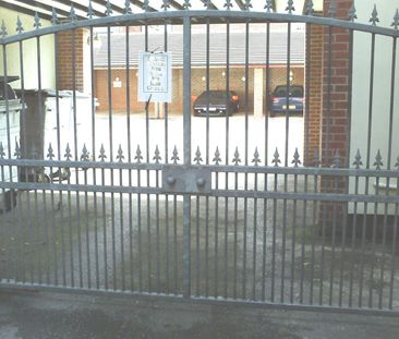 1 Bed Flat, The Wickets, NG2 - Photo 2