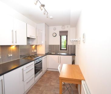 2 bedroom flat to rent - Photo 2