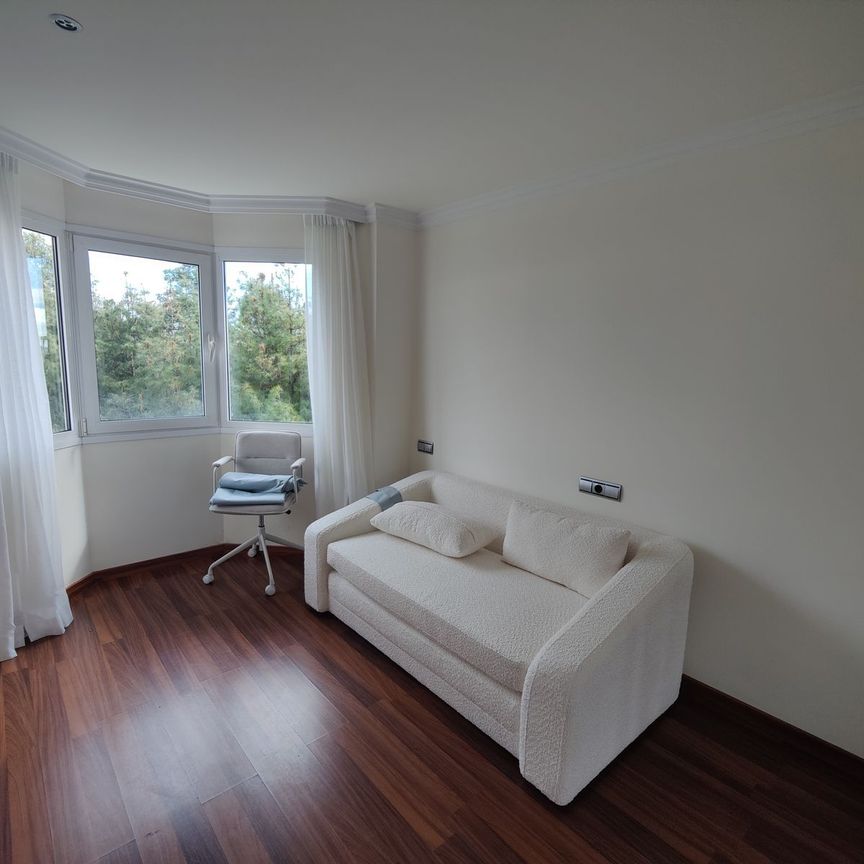 Middle Floor Apartment in Marbella - Photo 1