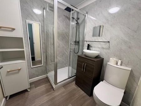 2 bedroom ground floor flat to rent - Photo 3