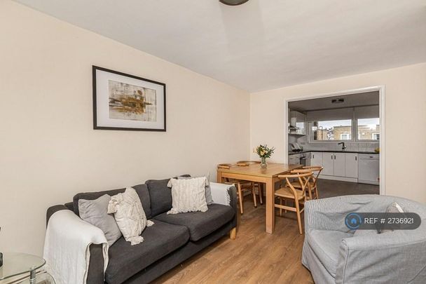 1 bedroom in a flat share to rent - Photo 1