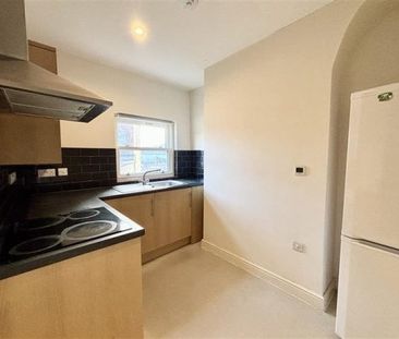 Bath Road, Cheltenham, GL53 - Photo 4