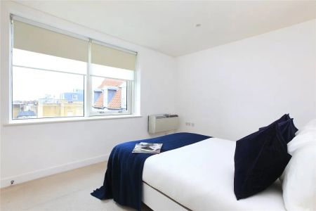 1 bedroom flat in Clapham Common South Side - Photo 5