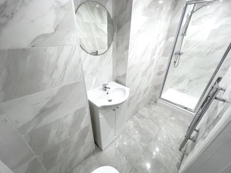 1 bedroom in a house share to rent - Photo 4